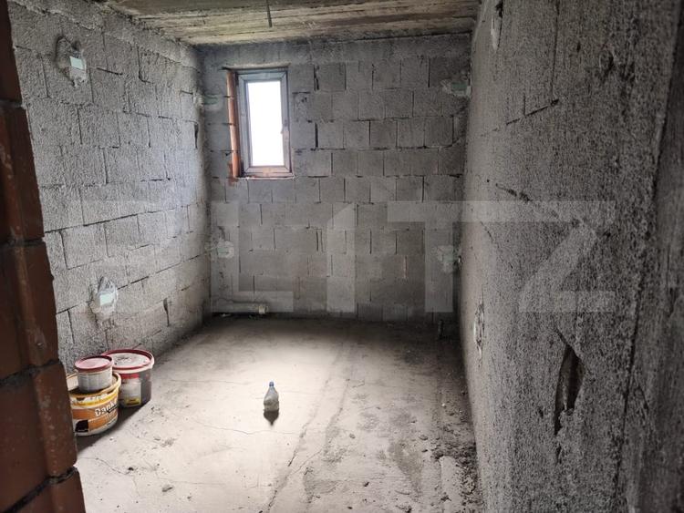 Casă individuală cu 6 camere cu Canalizare în Titu