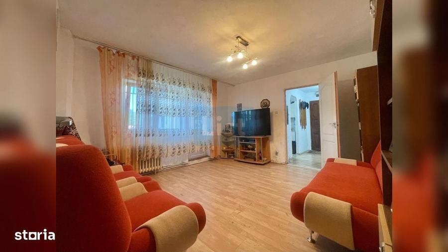 Apartament cu 3 camere semidecomandat în Micro IV
