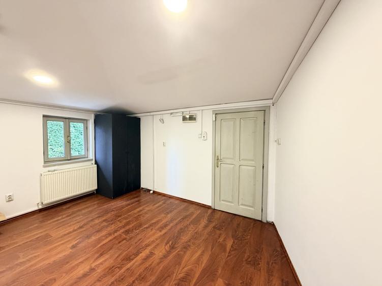 Birou, de 87 mp, în P-ța Sfântul Ștefan