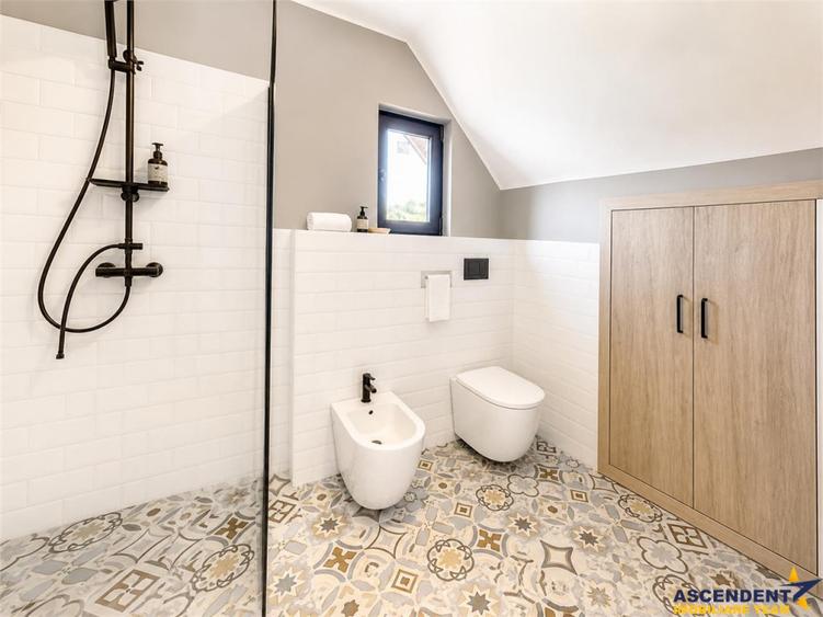 Casă cu 5 camere cu Teren 1532 Mp în Șinca