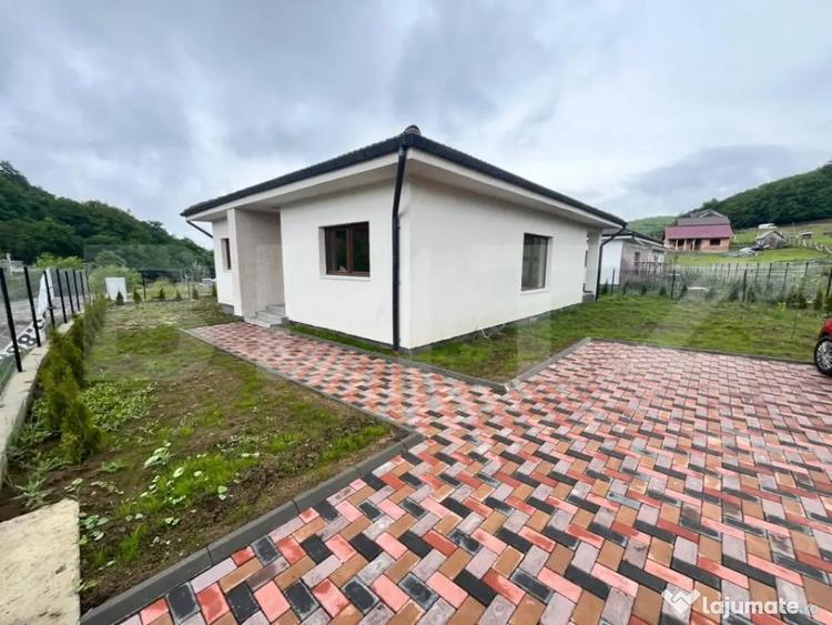 Casă cu 4 camere cu Teren 500 Mp în Central