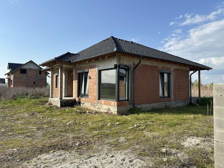 Casă cu 4 camere în Șura Mică
