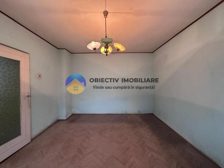 Casă cu 3 camere cu Canalizare în Central