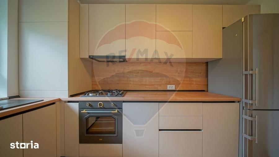 Apartament cu 2 camere decomandat, mobilat în Tractorul