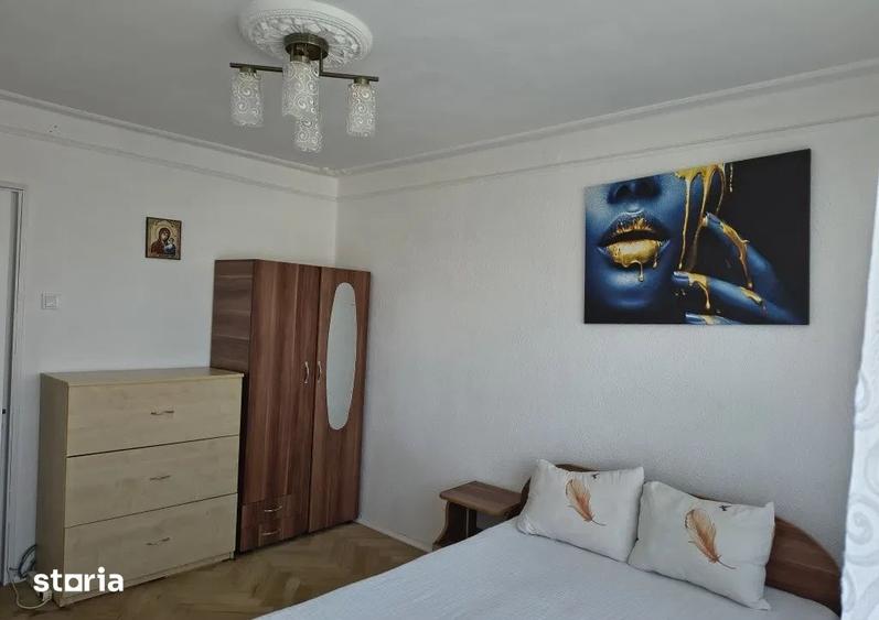 Apartament cu 2 camere semidecomandat în Podu Roș