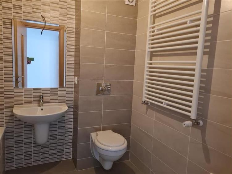 Apartament cu 2 camere decomandat în Tractorul