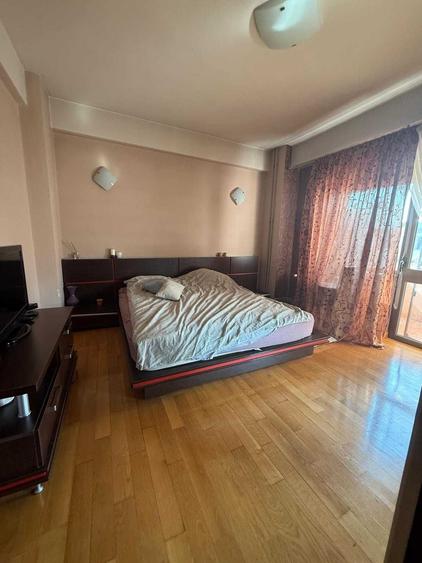 Apartament cu 4 camere semidecomandat în Democrației