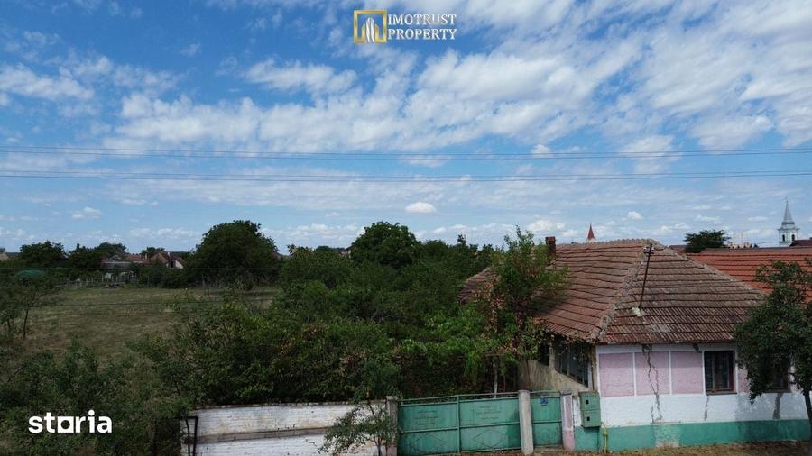 Casă cu 4 camere cu Teren 1400 Mp în Livada