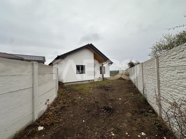 Casă individuală cu 3 camere cu Canalizare în Cristian