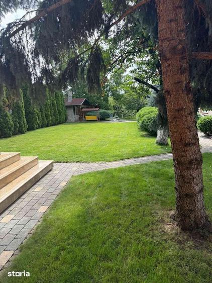 Casă cu 8 camere cu Teren 1400 Mp în Ultracentral