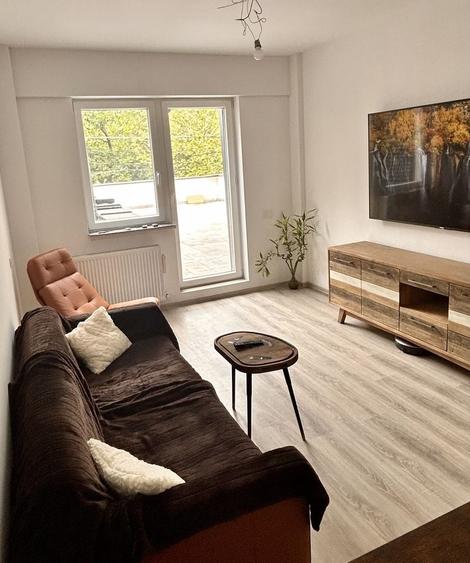 Apartament cu 3 camere decomandat în Șerban Vodă