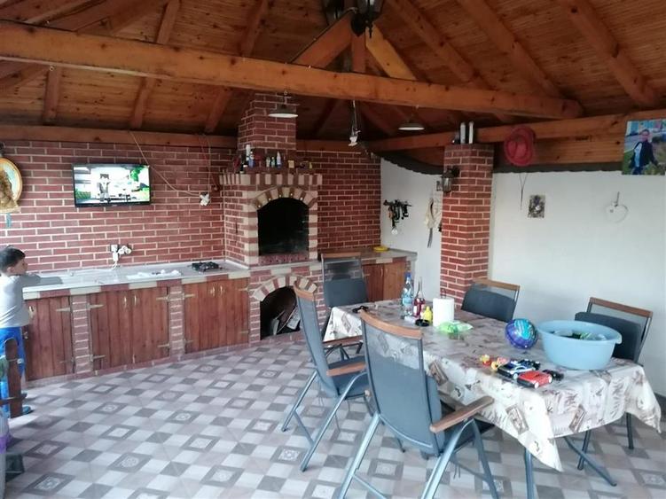 Casă individuală cu 5 camere cu Canalizare în Vărsătura