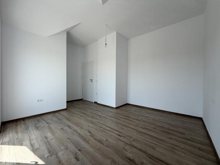 Duplex cu 4 camere cu Canalizare în Covaci