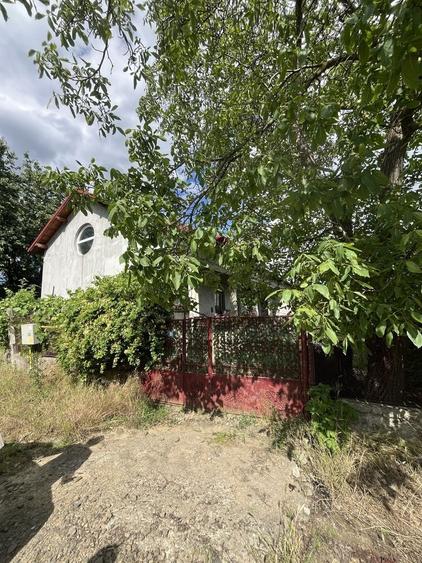 Casă cu 4 camere în Petrești