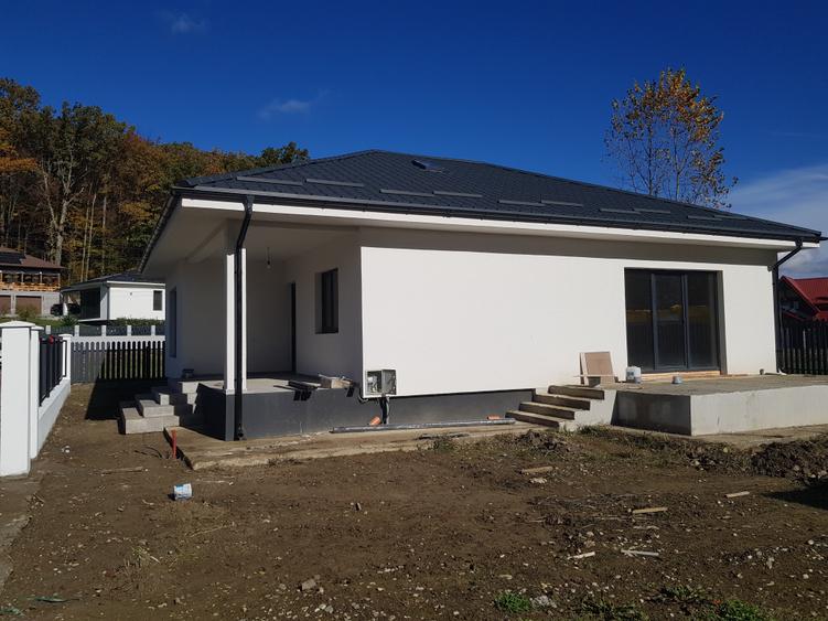 Casă individuală cu 3 camere cu Teren 350 Mp în Uiasca