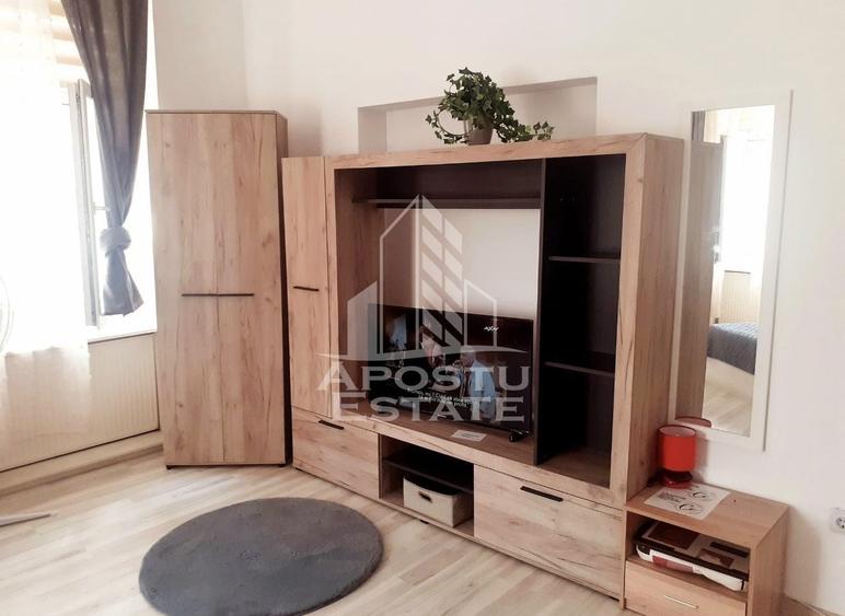 Apartament cu 5 camere decomandat, mobilat în Ultracentral