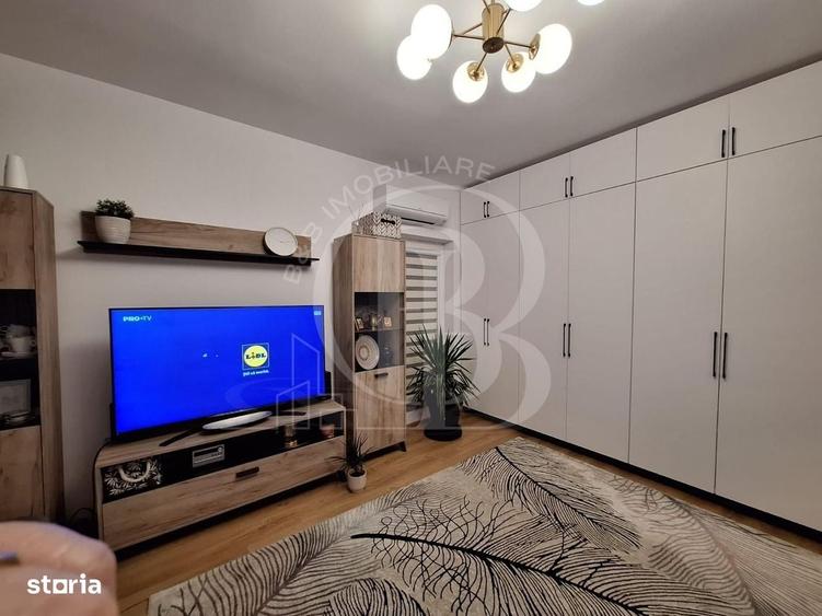Apartament cu 3 camere decomandat în Titan