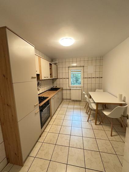 Apartament cu 3 camere decomandat, mobilat în Lujerului