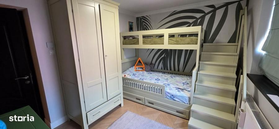 Casă cu 4 camere în Bucium