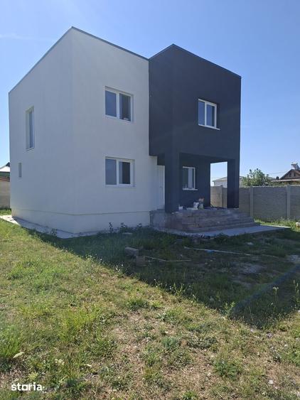 Casă cu 5 camere cu Teren 450 Mp în Malu Mare