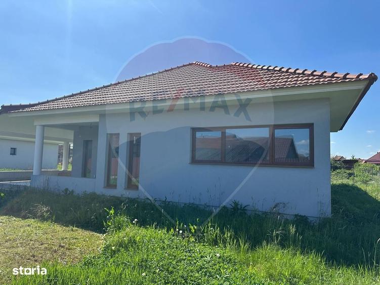 Casă cu 4 camere cu Teren 718 Mp în Central