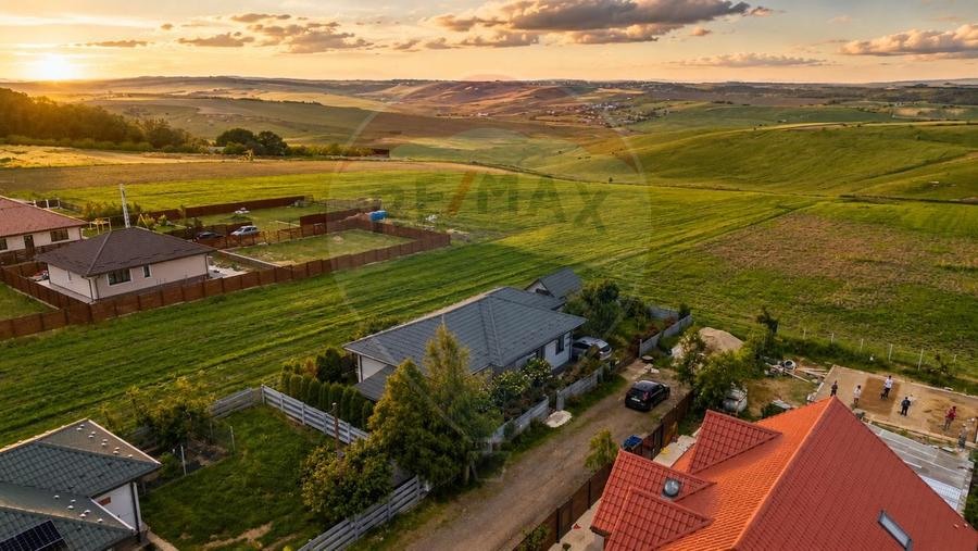 Casă individuală cu 4 camere cu Teren 479 Mp în Rediu