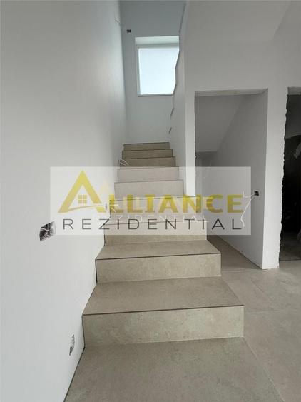 Casă individuală cu 4 camere decomandat cu Canalizare în Berceni