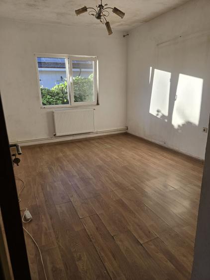 Casă cu 3 camere în Central