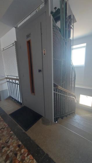 Apartament cu 4 camere decomandat în Națiunile Unite