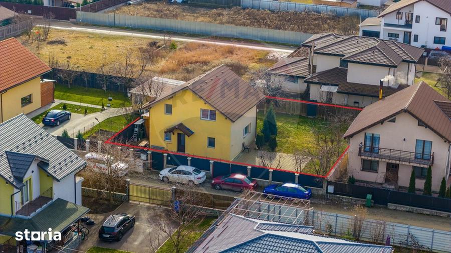 Casă cu 4 camere cu Teren 550 Mp în Central