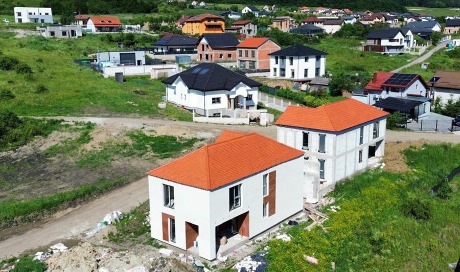 Casă individuală cu 4 camere cu Canalizare în Chinteni