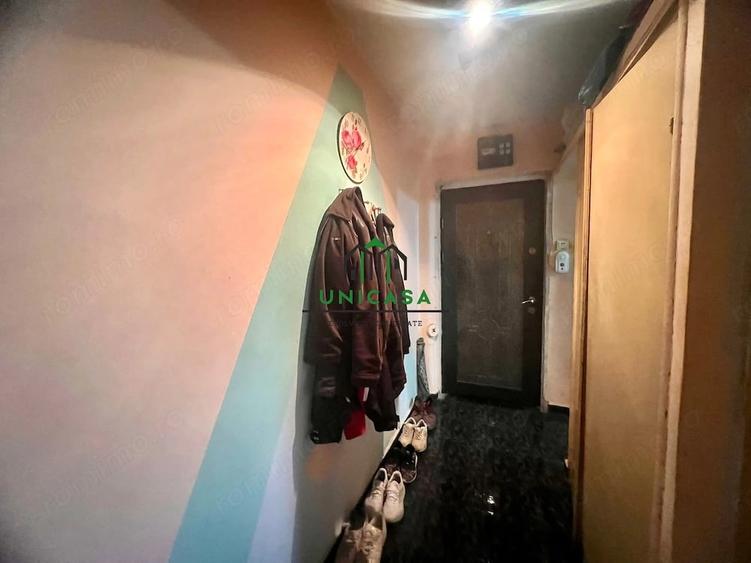 Apartament cu 3 camere semidecomandat în Căzănești (Râmnicu Vâlcea)