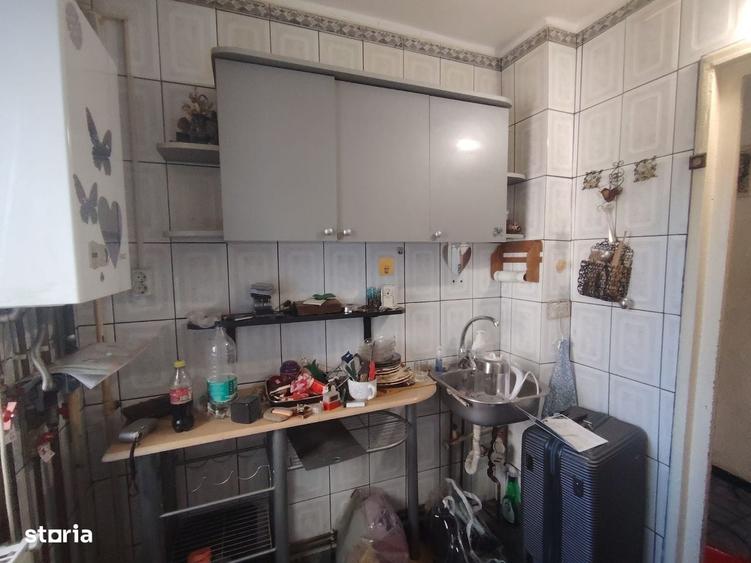Apartament cu 3 camere decomandat în Aleea Trandafirilor