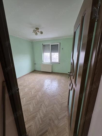 Apartament cu 3 camere decomandat în Rogerius