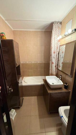 Apartament cu 3 camere decomandat în Radu Negru