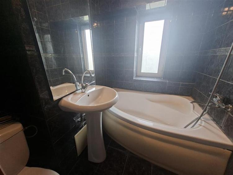 Apartament cu 3 camere decomandat, mobilat în Centru Civic