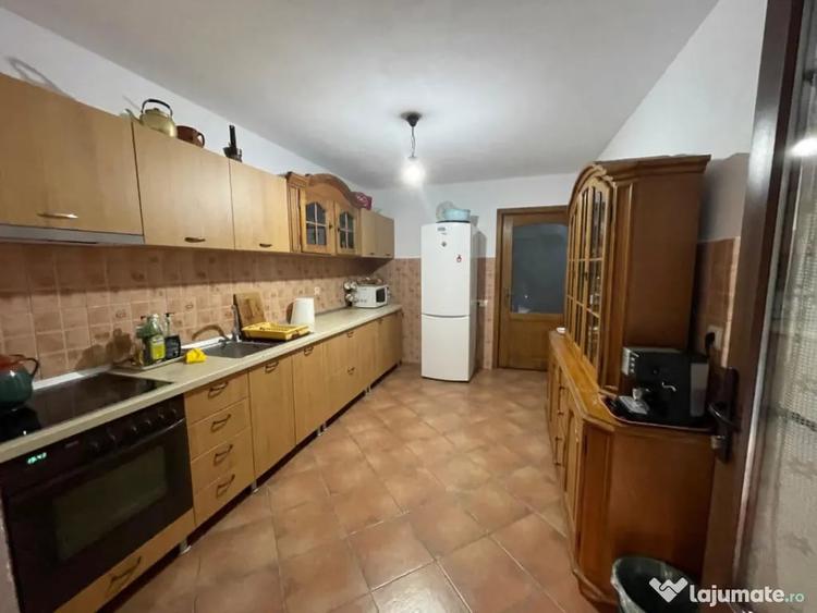 Casă cu 6 camere cu Teren 500 Mp în Firiza
