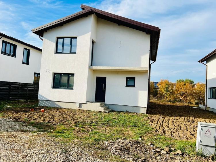 Casă individuală cu 5 camere cu Teren 450 Mp în Corbeanca