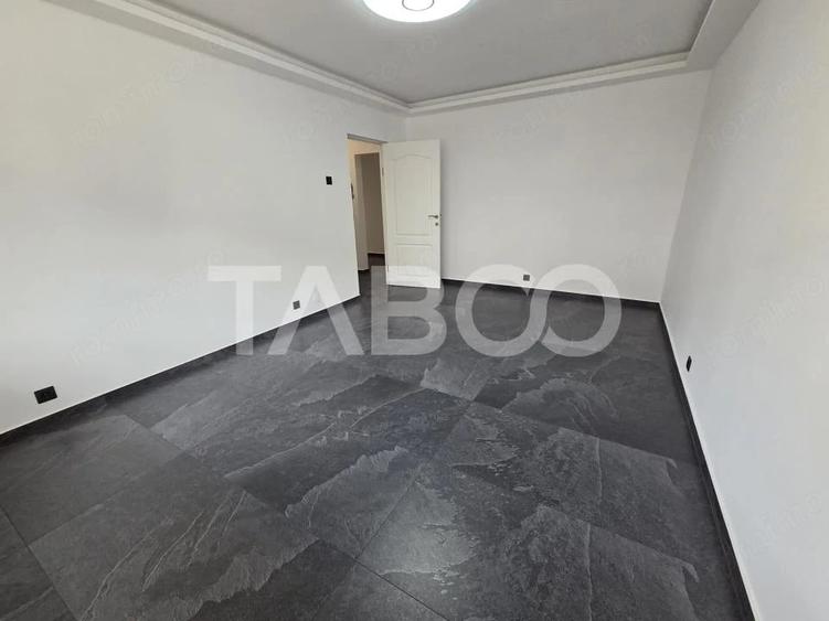 Apartament cu 4 camere decomandat în Central