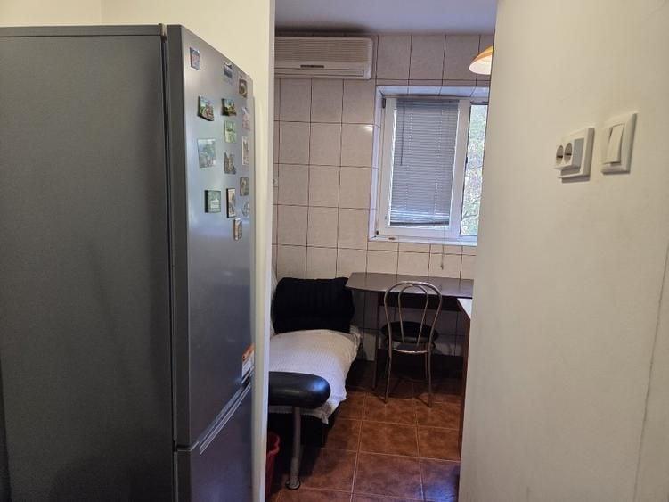 Garsonieră decomandată, mobilată în Gorjului