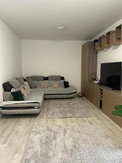 Apartament cu 4 camere decomandat, mobilat în Central