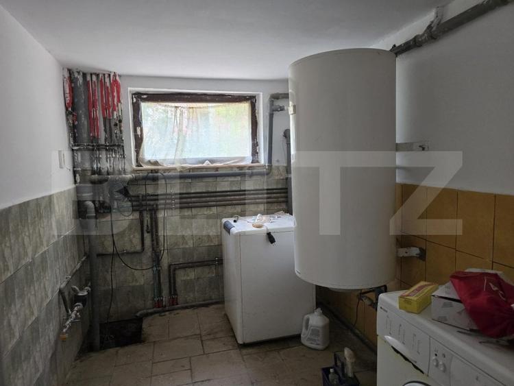 Casă individuală cu 7 camere cu Canalizare în Vetiș
