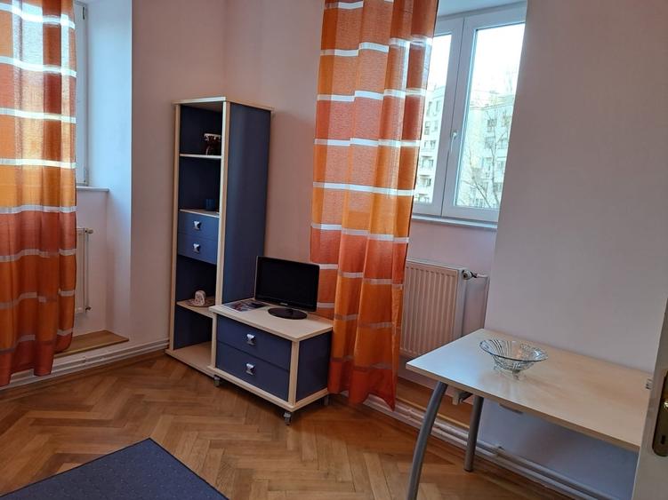 Apartament cu 5 camere decomandat în Națiunile Unite