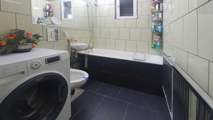 Apartament cu 3 camere semidecomandat în Titan