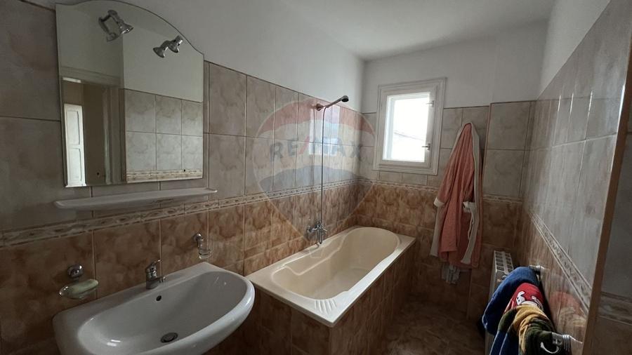 Casă cu 6 camere cu Teren 294 Mp în Gării
