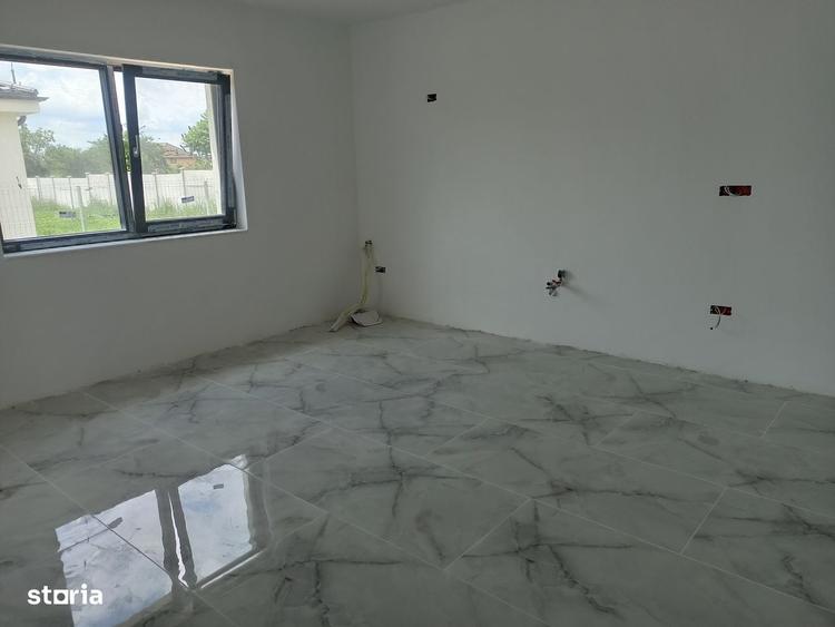 Casă cu 4 camere în Ștefănești