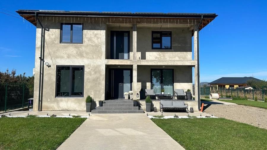 Casă cu 4 camere în Lipănești