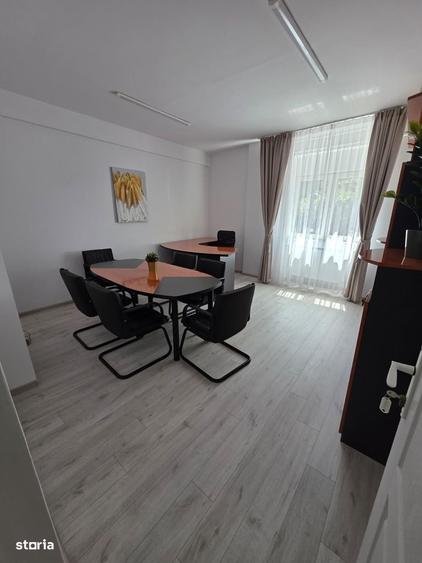 Spațiu comercial, de 20 mp, în Romană