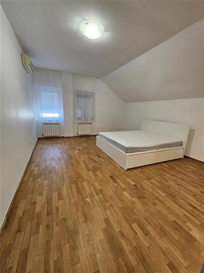 Casă individuală cu 6 camere cu Piscina în Iancu Nicolae