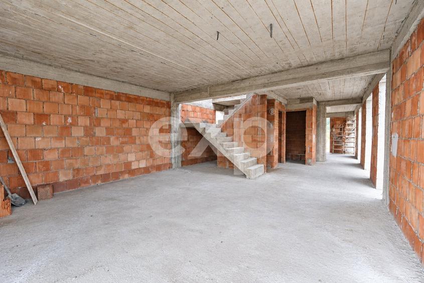 Casă individuală cu 5 camere cu Canalizare în Sânpetru